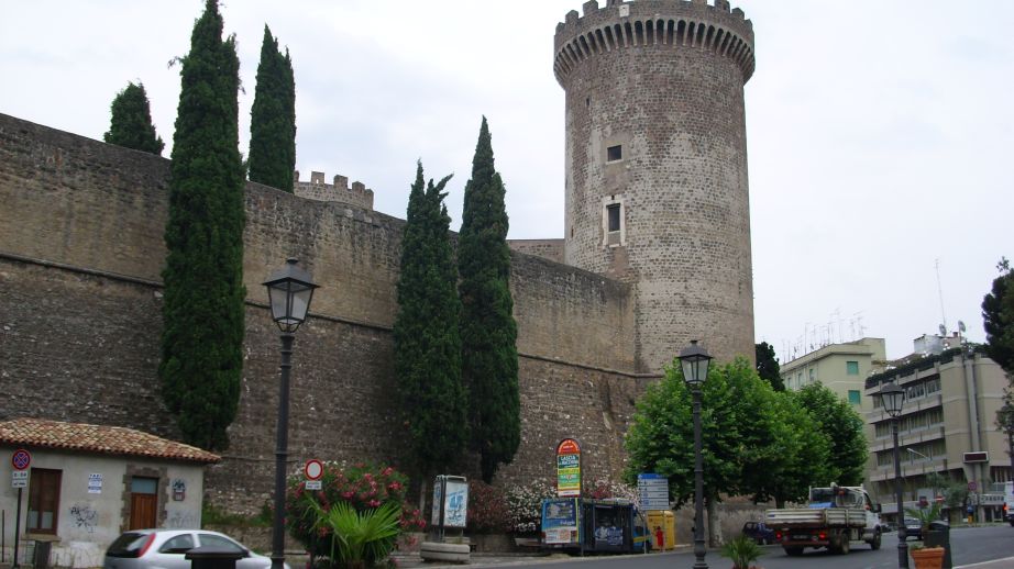 Dvorac Rocca Pia iz 15.stoljeća Dvorac Rocca Pia iz 15.stoljeća