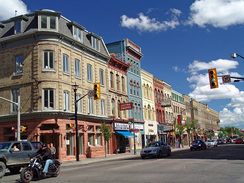 London Dundas St
