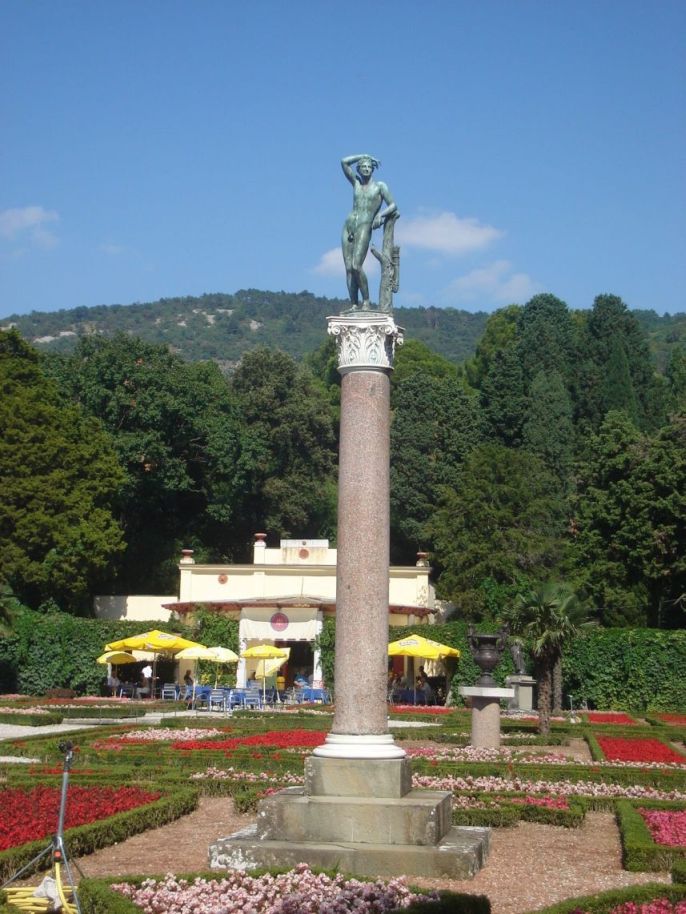 statua u vrtovima Statua u vrtovima