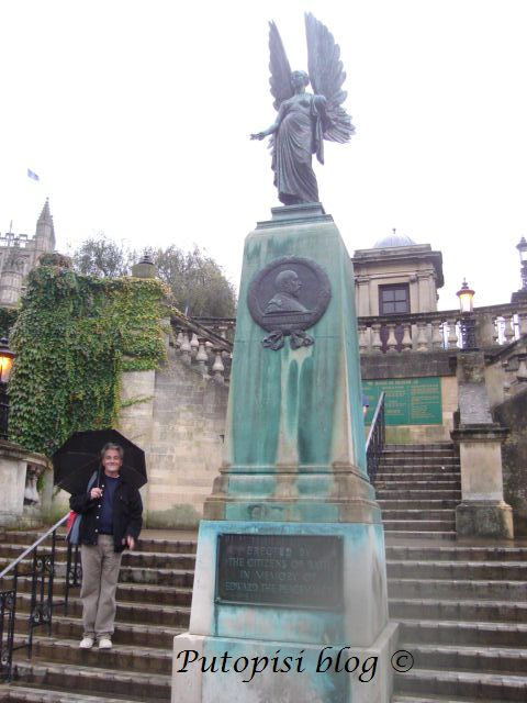 Statue - In Memory of Edward the Peacemaker Statue - In Memory of Edward the Peacemaker
