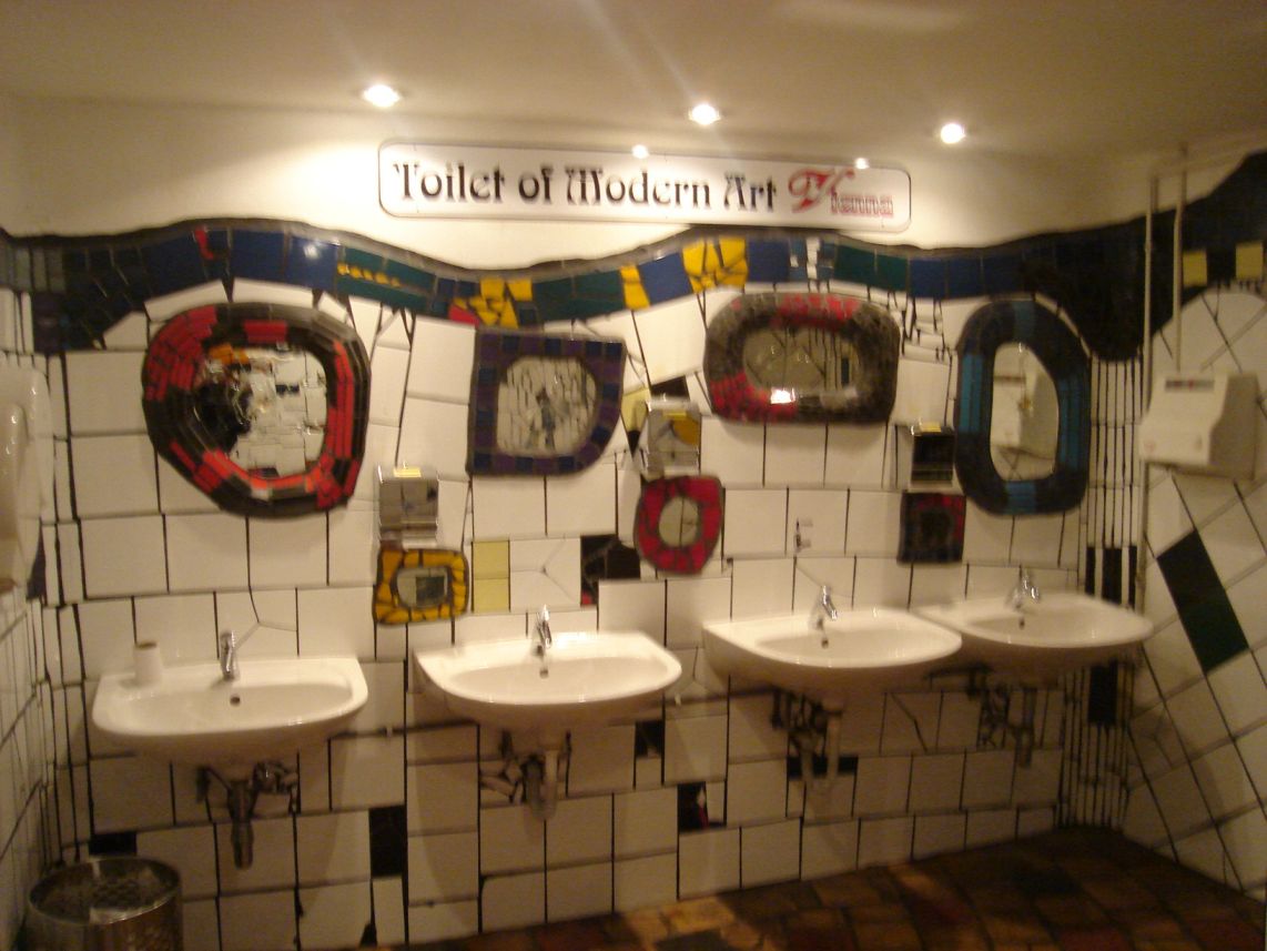 BEČ - toalet u Hundertwasser stilu