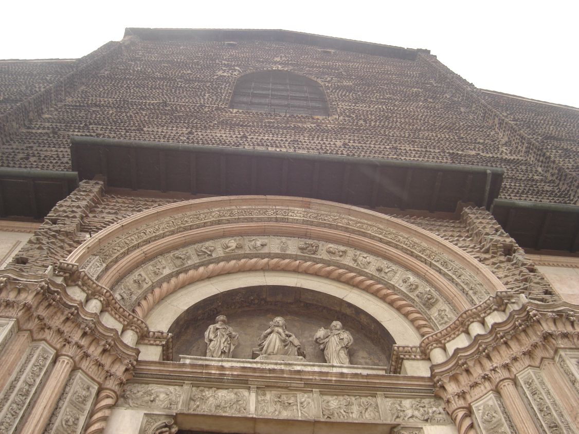 Iznad ulaza u Duomo