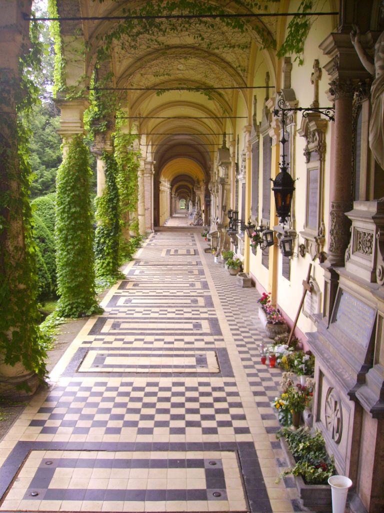 desne arkade, crno bijele plocice