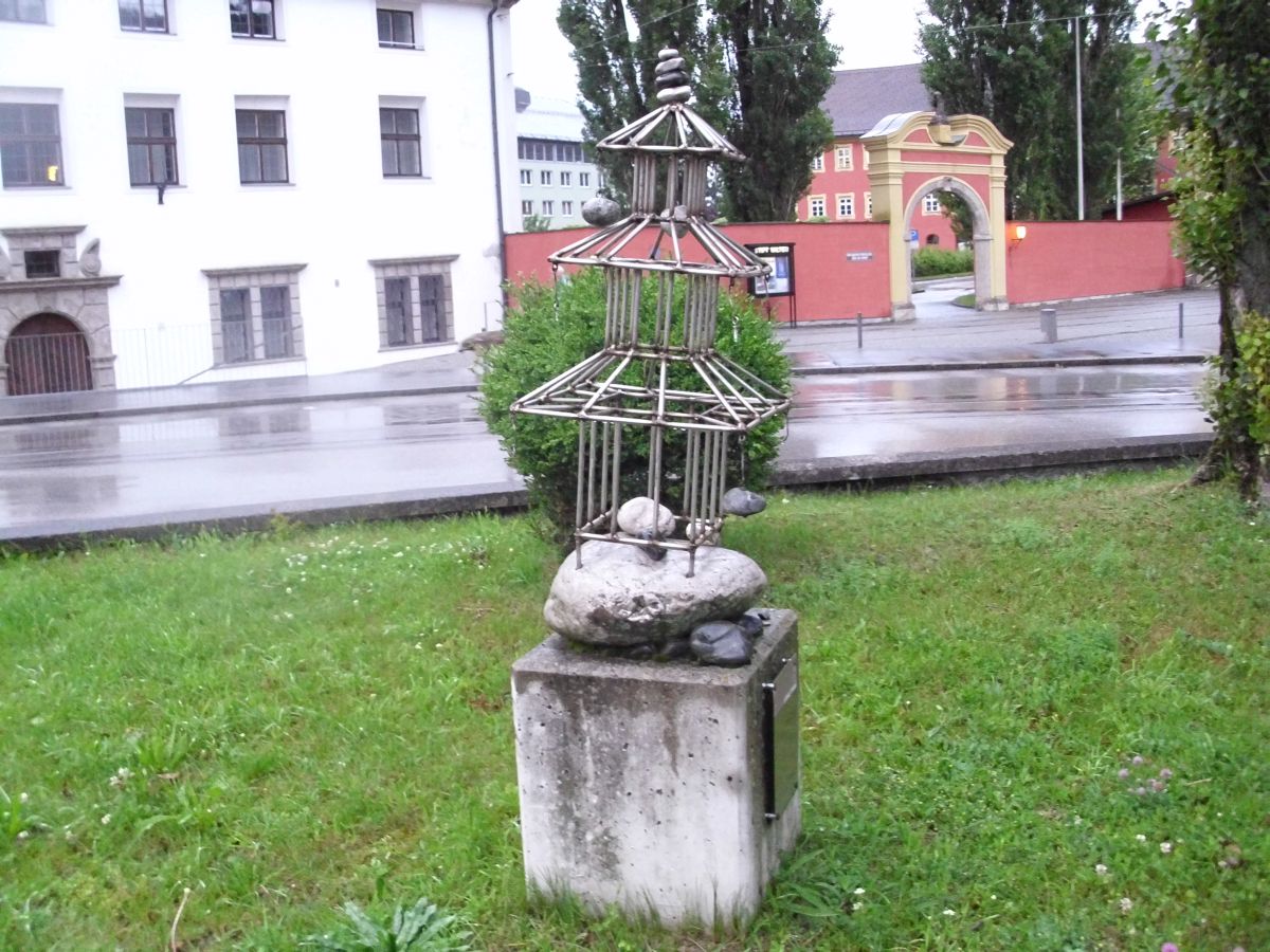 Skulptura pred samostanom