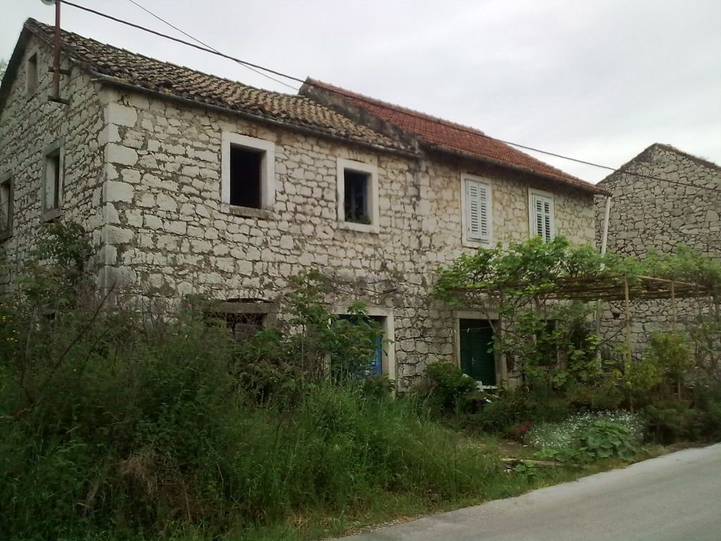 stare kamene ku_e u Momi_ima Stare kamene kuće u Momićima