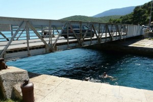 Most koji spaja Cres i Lošinj, a možda i razdvaja. Most koji spaja Cres i Lošinj, a možda i razdvaja.