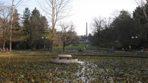 Borisova gradina, u pozadini spomenik bugarskoj vojsci u 2. svjetskom ratu
