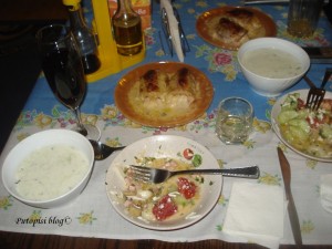 Tarator, šopska salata, Roladini i naravno domaća rakija