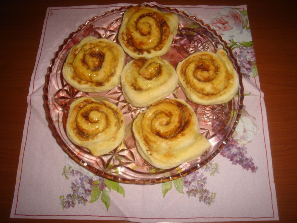 cinnamon roll 1